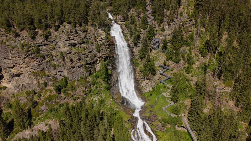Der Stuibenfall mit seinem Erlebnissteig von oben